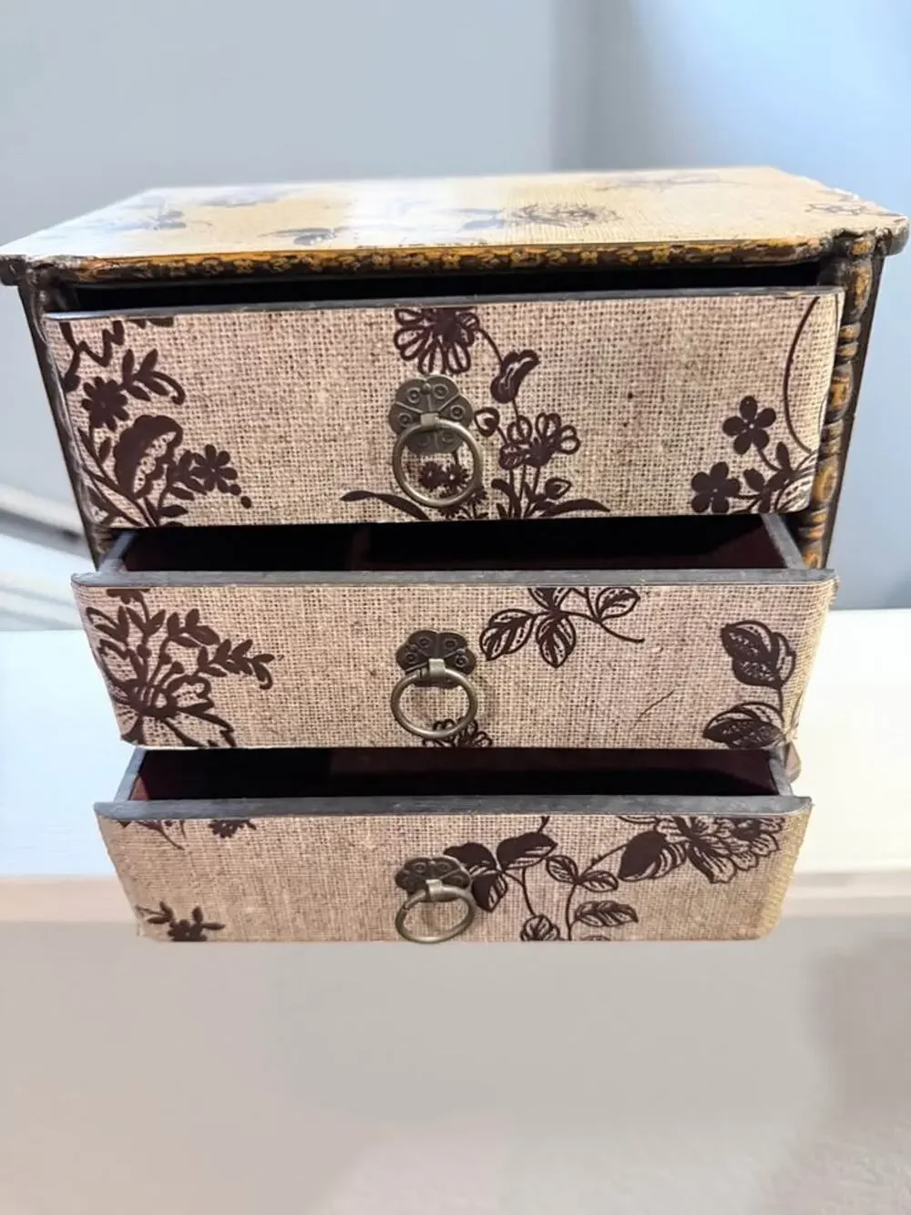 Jewelry box